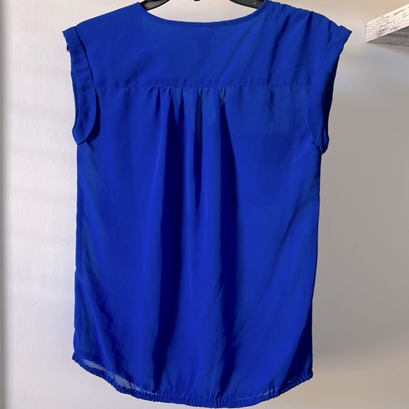 💙 Beautiful Royal Blue Cuffed Sleeve Blouse in Size Small - Picture 3 of 3